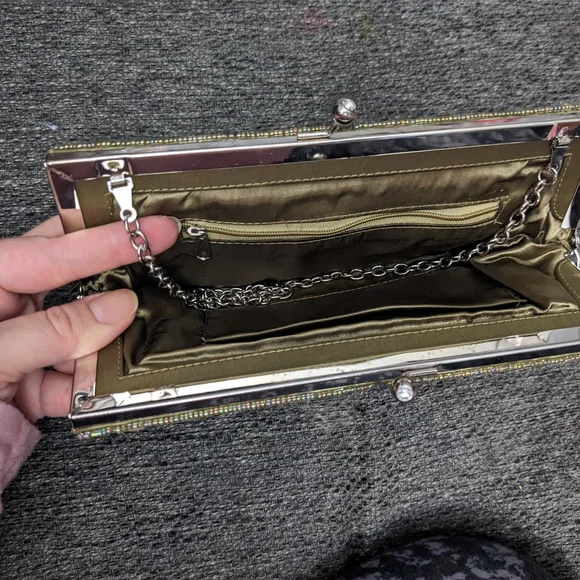 Elegant Green Pleated Clutch - Picture 4 of 5